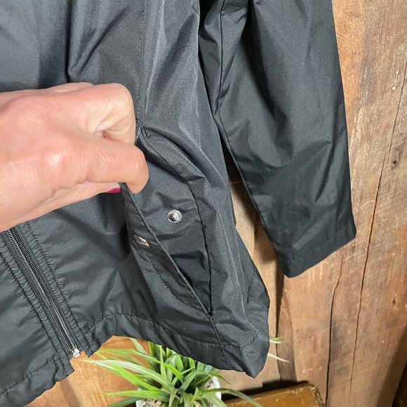Izod Black Wind resistant Jacket with removable sleeves - size medium - Picture 4 of 11